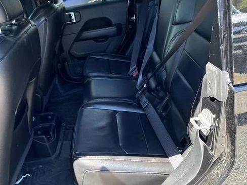 Used 2020 Jeep Gladiator Overland AWD/4WD image 12