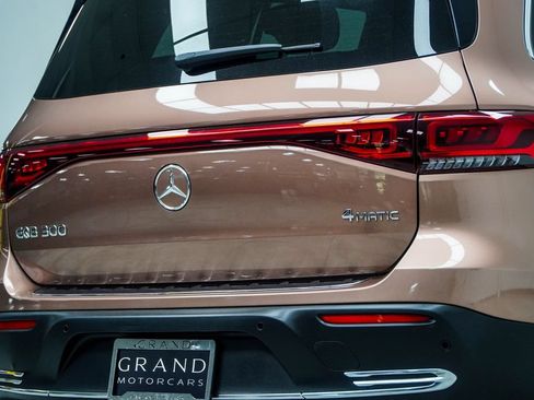 Used 2023 Mercedes-Benz EQB 300 4MATIC w/ Exclusive Package image 14