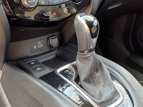 Used 2020 Nissan Rogue SV w/ Premium Package FWD image 13