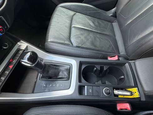 Used 2020 Audi Q3 2.0T Premium w/ Convenience Package AWD/4WD image 38