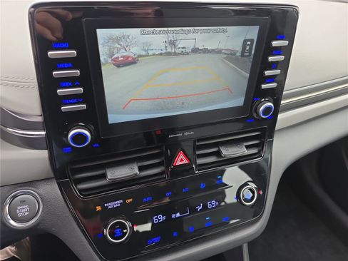 Used 2020 Hyundai Ioniq SE image 30