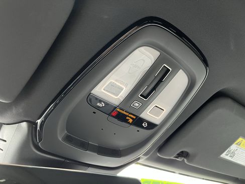 Used 2023 Volvo XC60 T8 Plus image 30