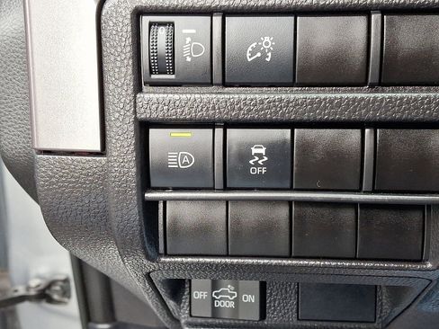 Used 2025 Toyota Tacoma TRD Off-Road image 26