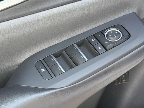 Used 2023 Toyota Prius XLE FWD image 31