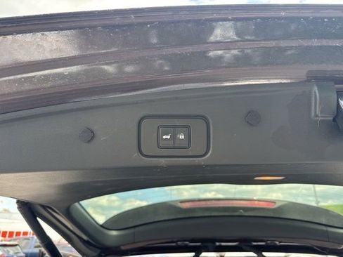 Used 2022 Nissan Pathfinder SL AWD/4WD image 15