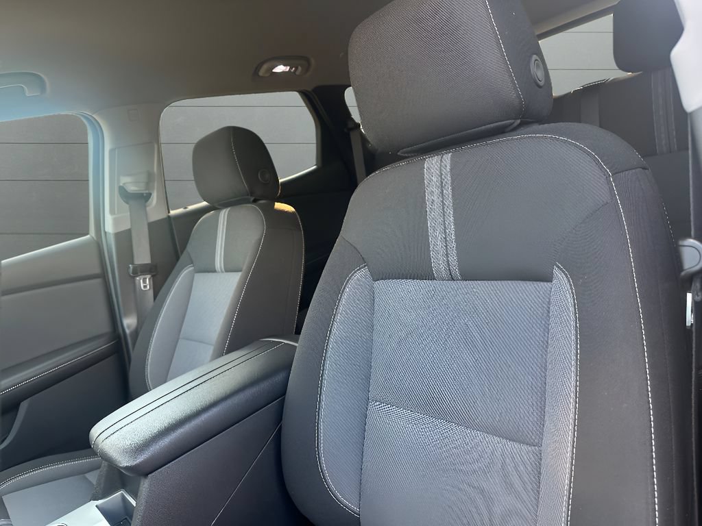 Used 2025 Chevrolet Blazer LT AWD/4WD image 18