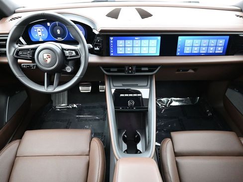 Used 2025 Porsche Macan 4 Electric image 6