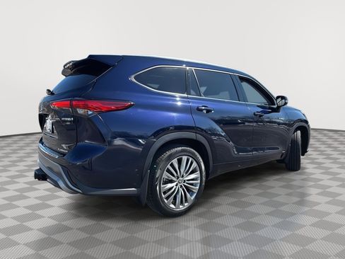 Used 2021 Toyota Highlander Platinum image 18