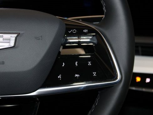 New 2026 Cadillac Optiq Luxury 1 image 22