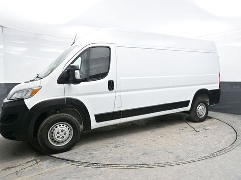 Used 2024 RAM ProMaster 2500 w/ Convenience Group image 3