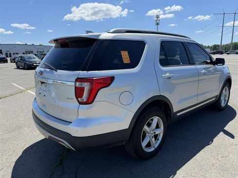 Used 2016 Ford Explorer XLT w/ Equipment Group 202A AWD/4WD image 5