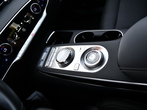 Used 2025 Genesis GV70 2.5T image 18