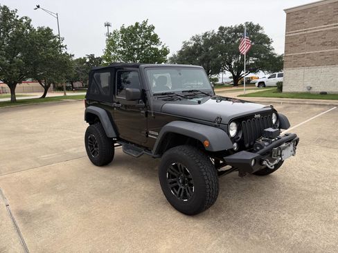 Used 2017 Jeep Wrangler Sport w/ Connectivity Group AWD/4WD image 2