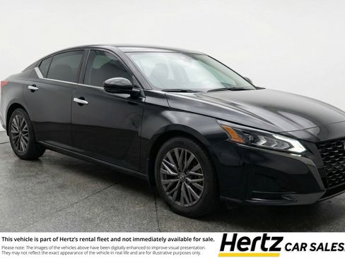 Used 2025 Nissan Altima 2.5 SV image 1