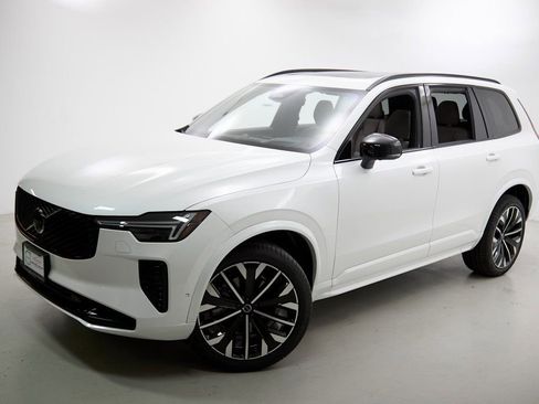 New 2026 Volvo XC90 B6 Ultra w/ Lounge Package image 3