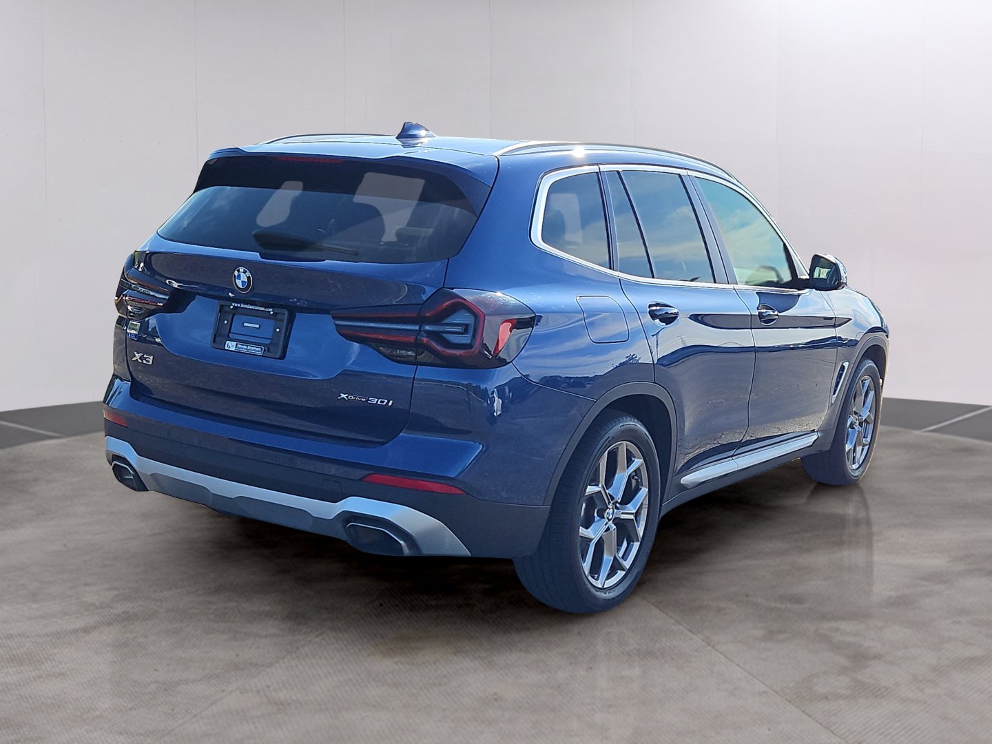 Used 2023 BMW X3 xDrive30i w/ Premium Package AWD/4WD image 2