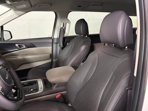 New 2026 Kia Carnival FWD image 17