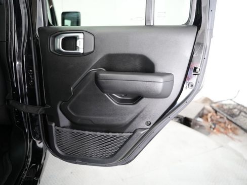Used 2023 Jeep Gladiator Sport AWD/4WD image 37