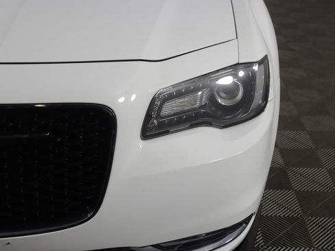Used 2018 Chrysler 300 S image 13