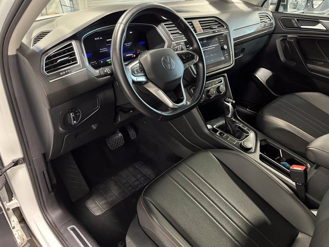 Used 2024 Volkswagen Tiguan Wolfsburg Edition AWD/4WD image 19