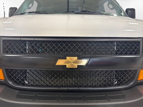 Used 2024 Chevrolet Express 2500 2500 image 13