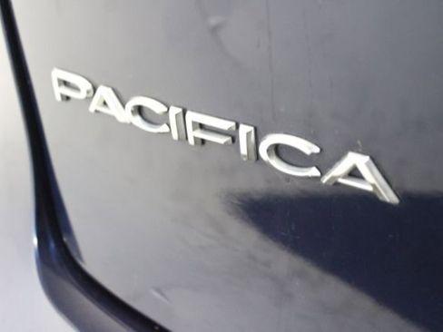 Used 2017 Chrysler Pacifica Touring-L Plus image 8