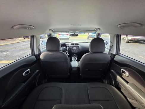 Used 2016 Kia Soul + FWD image 18