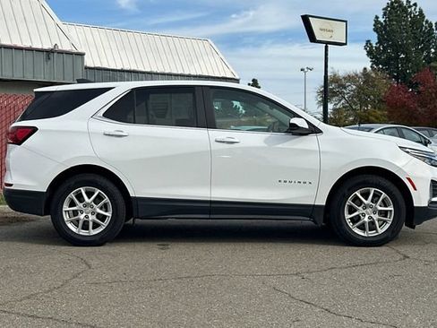 Used 2024 Chevrolet Equinox LT AWD/4WD image 3