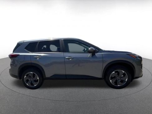Used 2025 Nissan Rogue SV AWD/4WD image 16