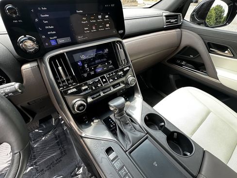 Used 2024 Lexus LX 600 4WD w/ Appearance Package image 32