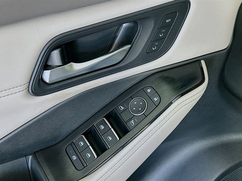 Used 2023 Nissan Rogue SL w/ SL Premium Package image 15