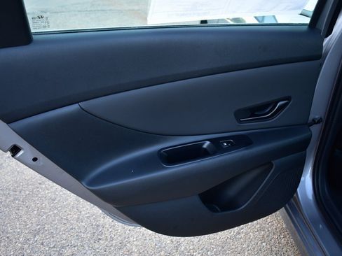 New 2025 Hyundai Elantra SEL image 18