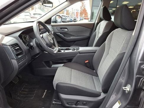 Used 2023 Nissan Rogue SV image 14