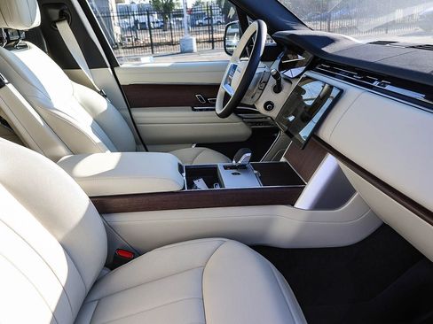 New 2026 Land Rover Range Rover SE image 17