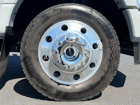 Used 2025 Ford F450 Platinum w/ Platinum Plus Package image 17