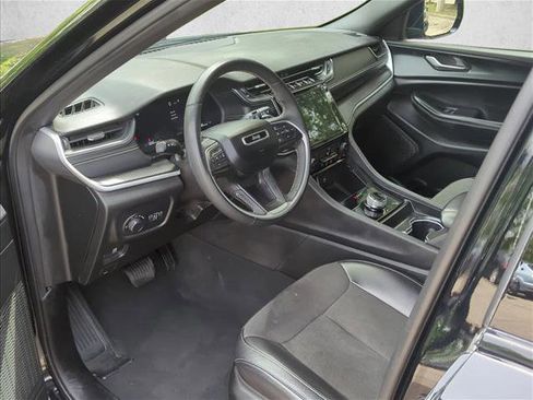 Used 2024 Jeep Grand Cherokee Altitude AWD/4WD image 11
