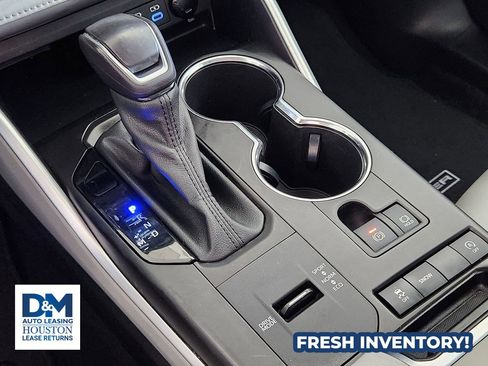 Used 2022 Toyota Highlander XLE image 27