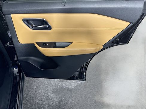 Used 2023 Nissan Rogue Platinum FWD image 28