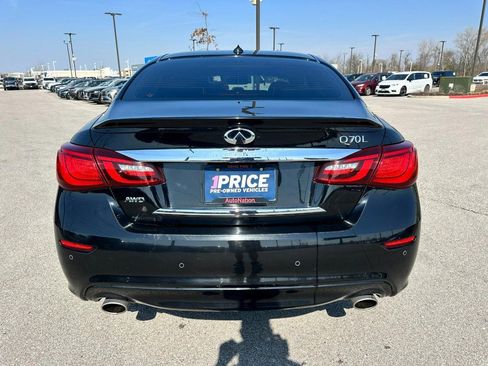 Used 2017 INFINITI Q70 L 3.7 AWD/4WD image 3