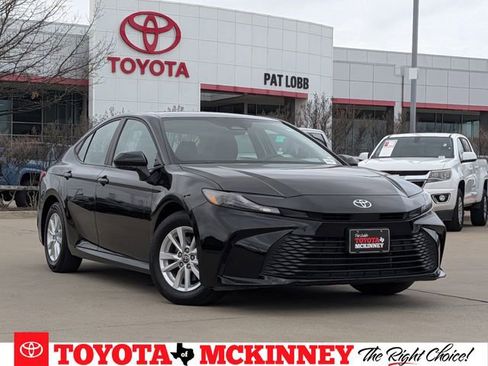 Used 2025 Toyota Camry LE image 1