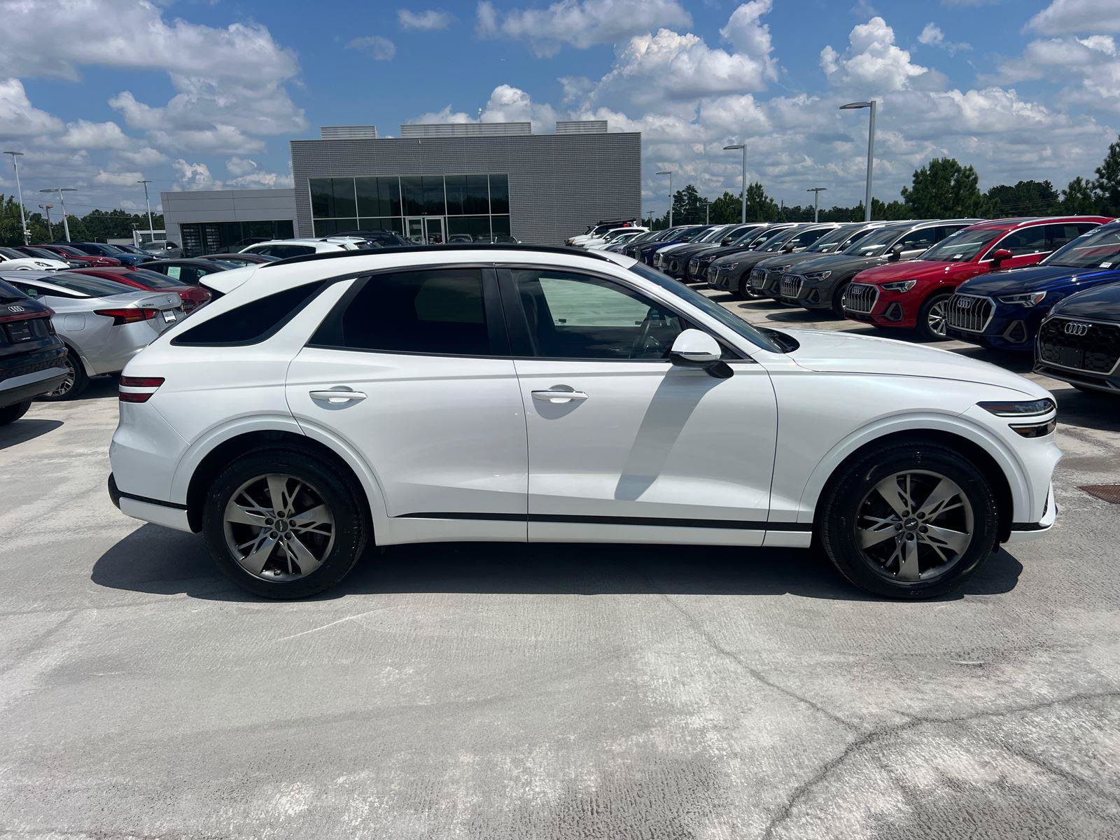 Used 2023 Genesis GV70 3.5T Sport w/ Cargo Package AWD/4WD image 4