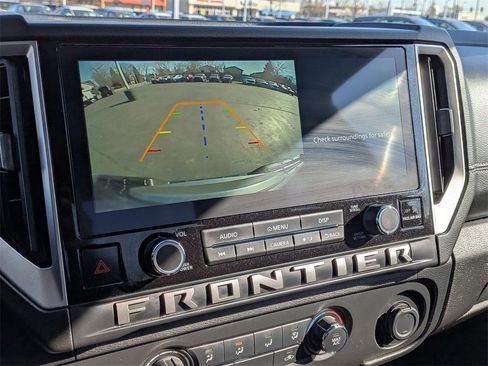 Used 2025 Nissan Frontier SV image 14