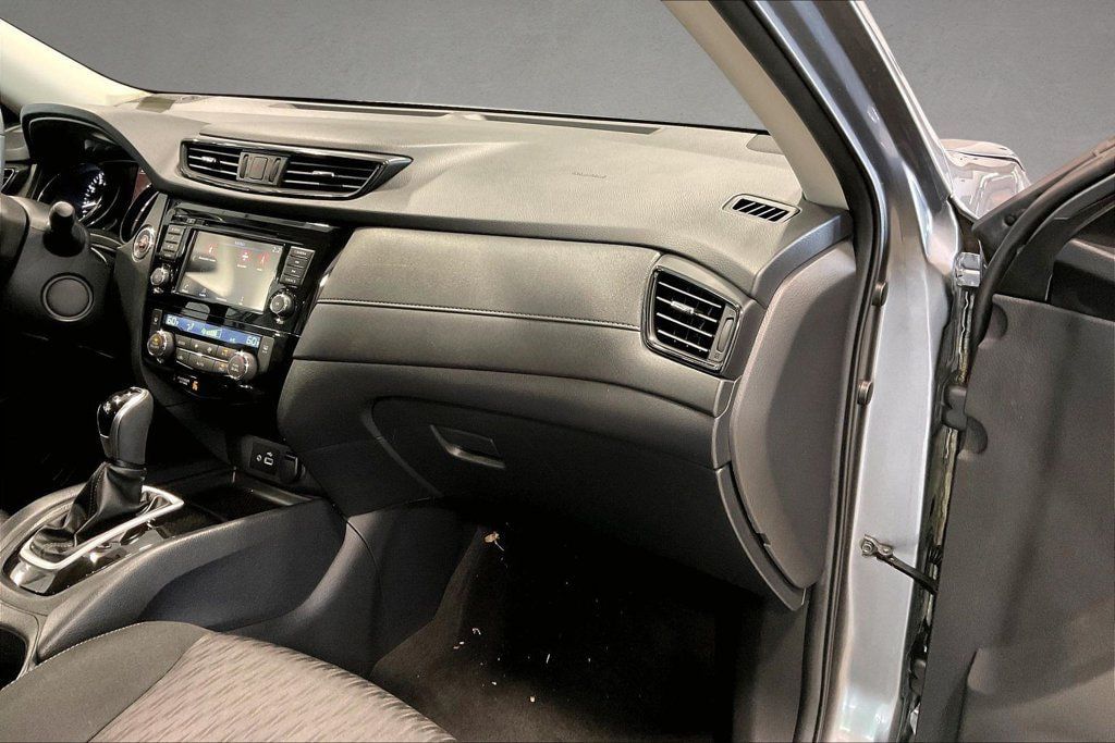 Used 2019 Nissan Rogue SV AWD/4WD image 27