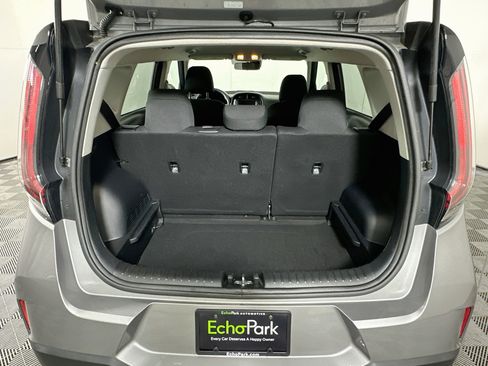 Used 2025 Kia Soul LX w/ LX Technology Package FWD image 27