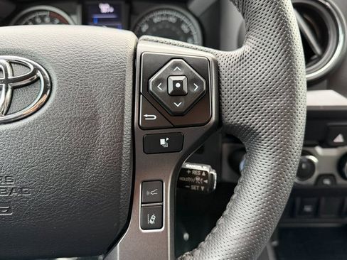 Used 2022 Toyota Tacoma TRD Sport image 19