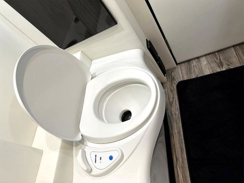 Used 2024 Mercedes-Benz Sprinter 3500 image 10