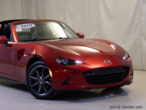Used 2019 MAZDA MX-5 Miata RF Grand Touring image 2