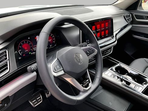 Used 2024 Volkswagen Atlas Peak Edition SE AWD/4WD image 18