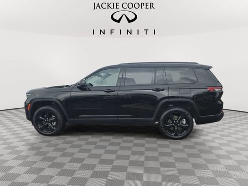 Used 2025 Jeep Grand Cherokee L Limited w/ Black Appearance Package AWD/4WD image 8