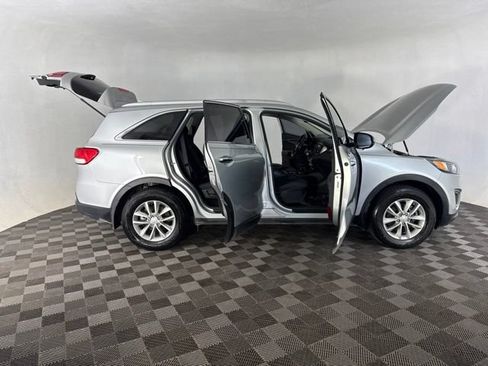 Used 2016 Kia Sorento FWD w/ LX Convenience Package image 15